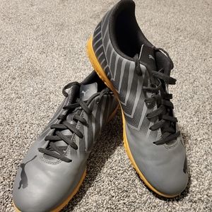 Kids/Men's puma futsal shoes